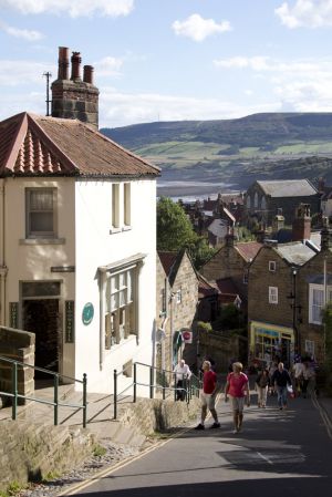 Gorgeous cottages robin hoods bay 3 sm.jpg